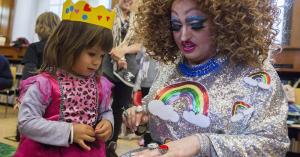 Igreja inclusiva promove evento infantil com palestra de drag queen, nos EUA