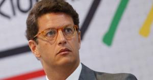 Ministro do Meio Ambiente, Ricardo Salles, é internado em Brasília