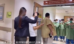 Pastor prega em hospital e logo após médicos e enfermeiros aceitam a Jesus