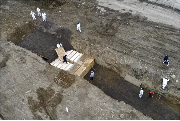 Nova York enterra vítimas de Covid-19 em vala comum e reduz permanência de corpos em necrotérios da cidade
