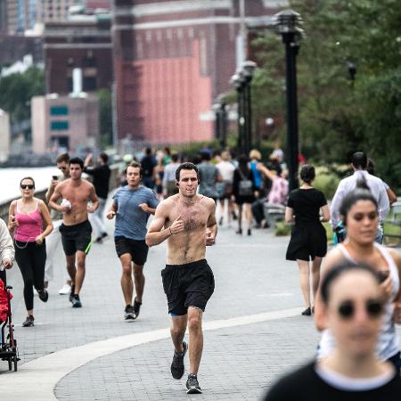 OMS não recomenda uso de máscara para praticar exercícios físicos