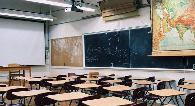 MEC autoriza aula online, mas não define como escola avalia os alunos