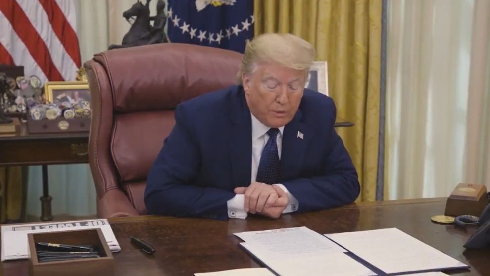 Trump assina ordem contra censura a conservadores nas redes sociais