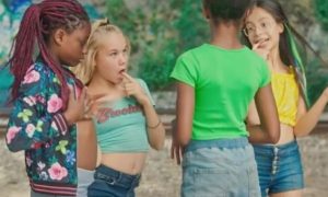 Damares Alves quer vetar no Brasil filme “Lindinhas”, que erotiza garotas de 11 anos