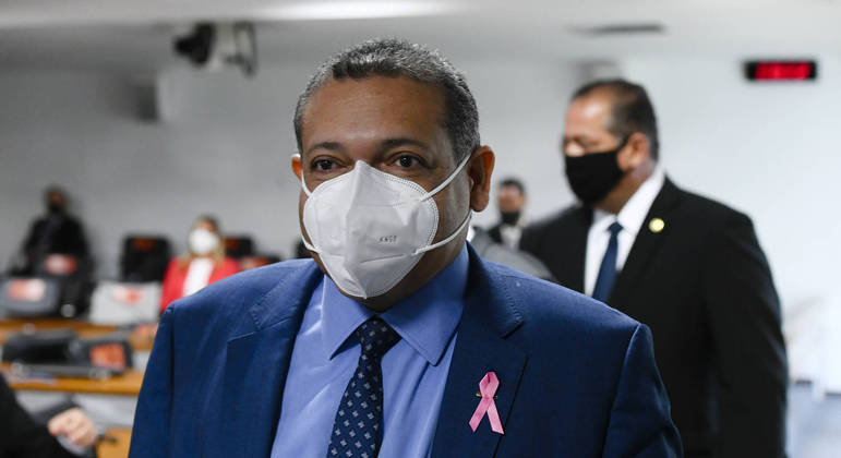 Com decisão de Kassio Nunes, STF libera cultos religiosos no país