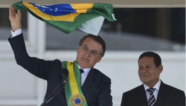 TSE pede ao STF dados para cassar chapa Bolsonaro-Mourão