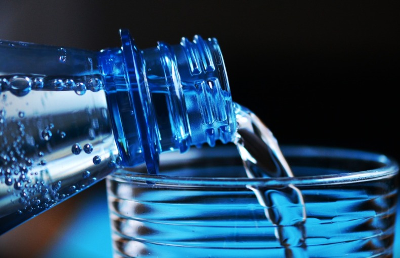 Já bebeu água hoje? A importância do consumo diário de água para nosso organismo