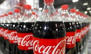 Jovem morre após tomar 1,5 litro de Coca-Cola em 10 minutos