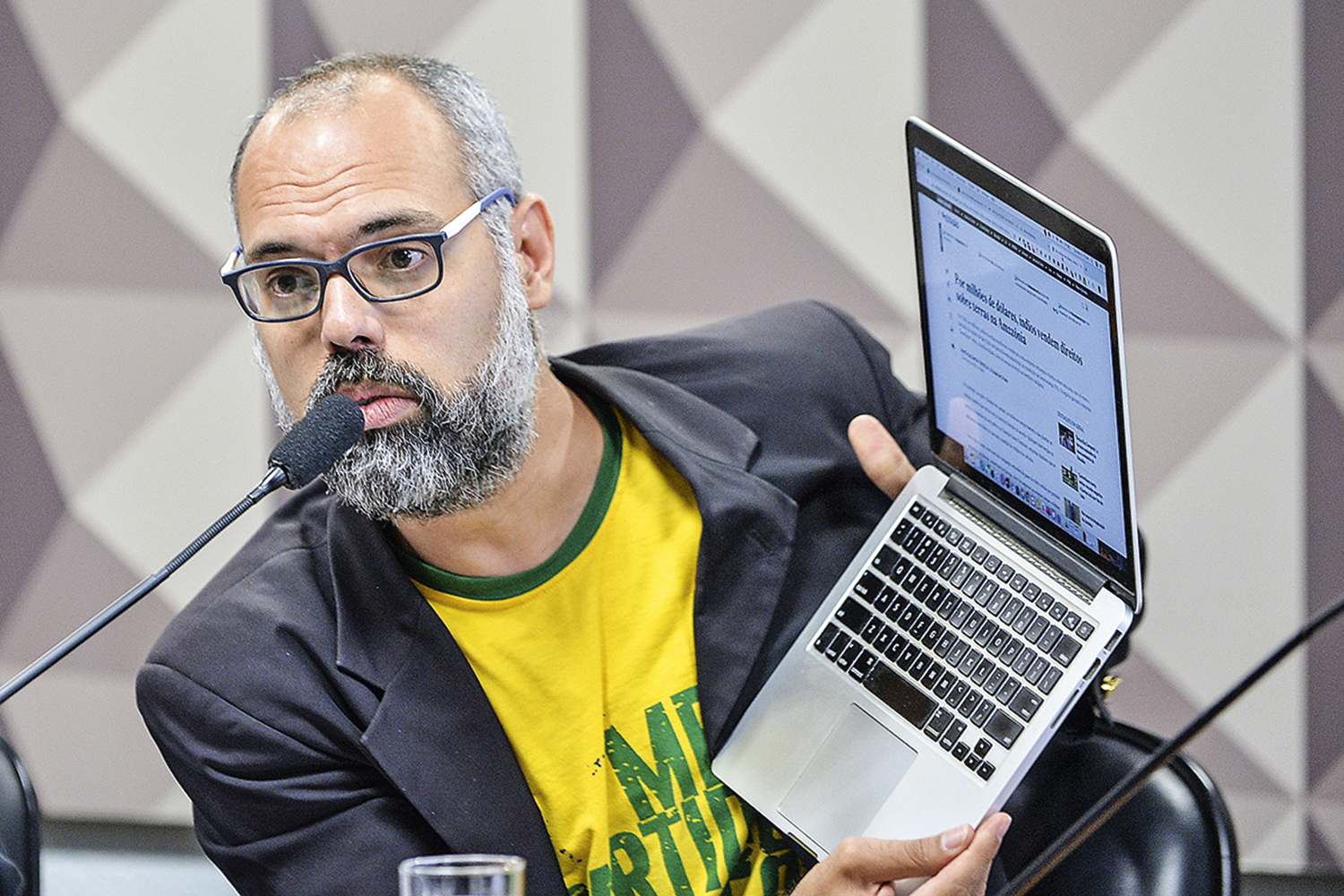 Exilado, Allan dos Santos cria plataforma com assinatura