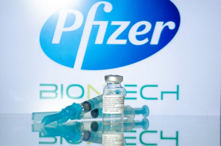 Pfizer tem lucro líquido de US$ 3,39 bi no 4º tri, quatro vezes mais que há um ano