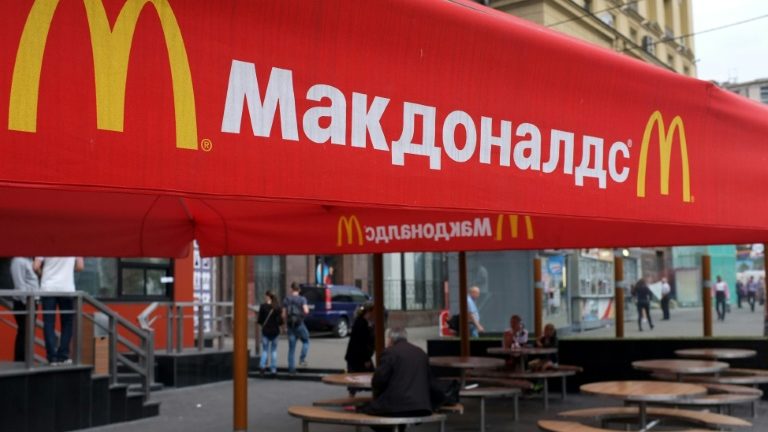 McDonald’s fecha temporariamente todas as suas 850 lojas na Rússia