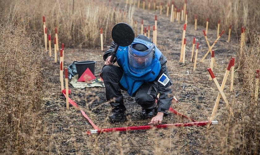 Cristãos na Ucrânia desarmam minas explosivas deixadas por tropas russas