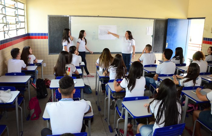 Estudo aponta que ensino integral coloca alunos um ano à frente