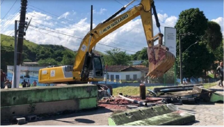 Prefeitura de Magé libera tráfego na Estrada Mineira