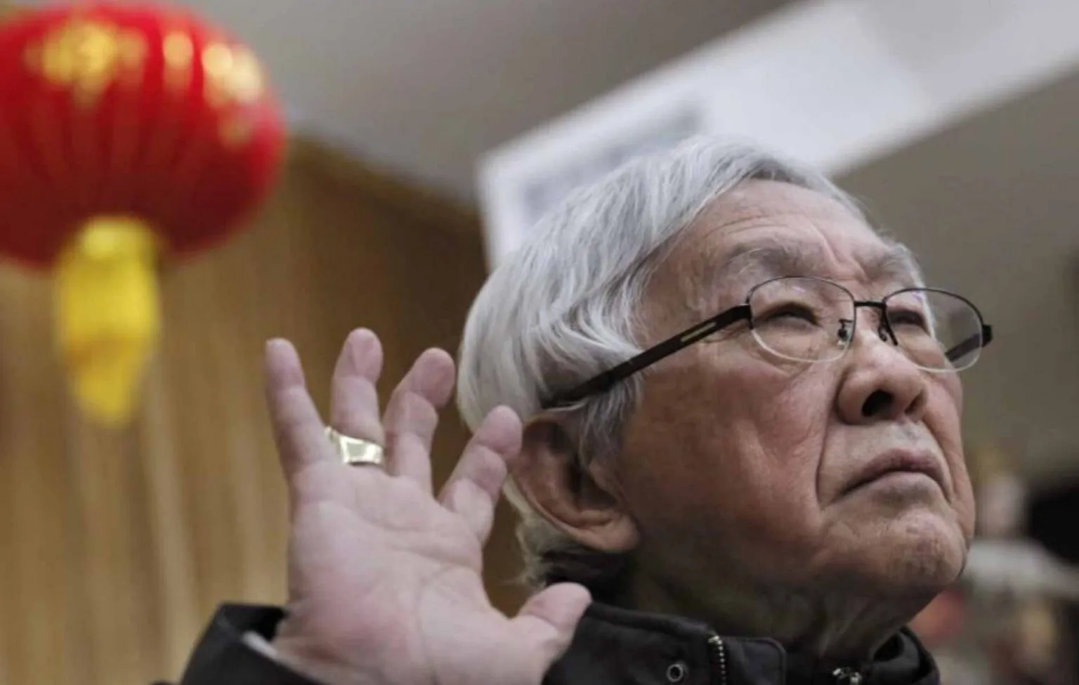 Bispo de 90 anos é preso em Hong Kong por apoiar a democracia