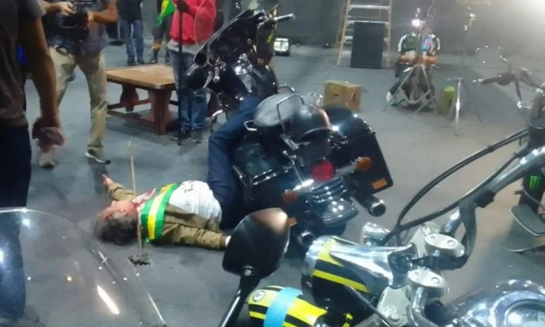 Vídeo encena morte de Jair Bolsonaro em motociata