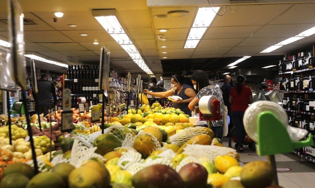 Brasil surpreende o mundo, teve inflação de 5,79% em 2022 onde previsão dos economistas era de 10%