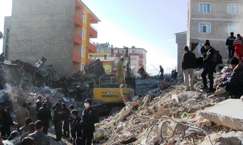 Missionários levam o amor de Jesus na Turquia após terremoto: “Ajudem em oração”