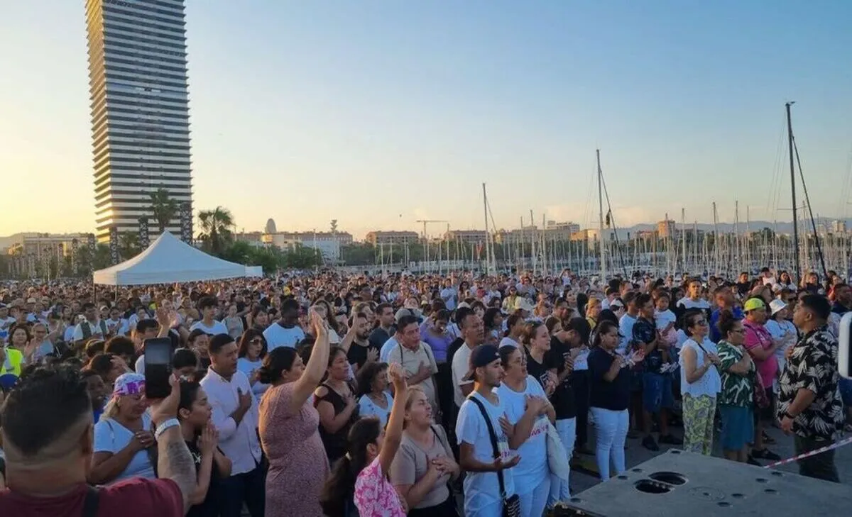 Mais de 5 mil pessoas se reúnem em evangelismo de rua em Barcelona
