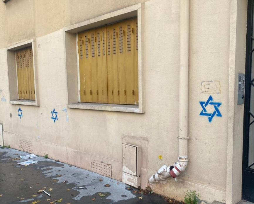 Casas em Paris são marcadas com a Estrela de Davi para facilitar ataques