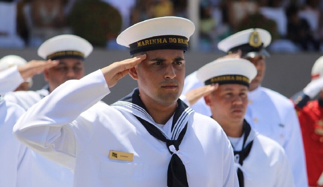 Ensino Médio com salário: Mais de 150 vagas na Marinha do Brasil, confira como se inscrever