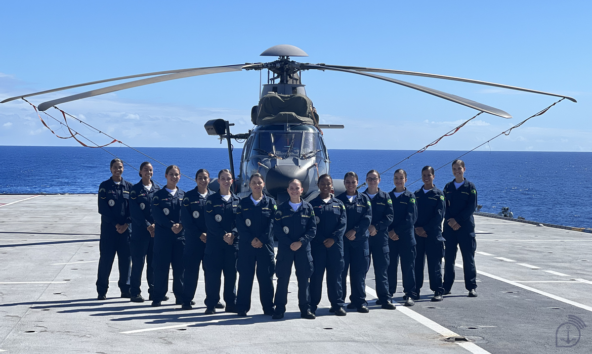 Primeiras marinheiras integram tripulação do maior navio da Esquadra brasileira